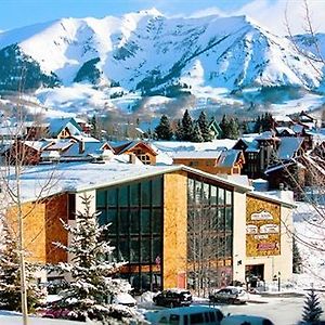 Three Seasons Hotel Suites By Crested Butte Lodging